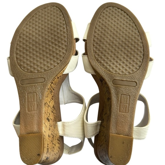 Aerosoles Plushlow Sandals White Front Zip Slingback 4 inch Wedge Heels, 9.5 - Picture 9 of 9
